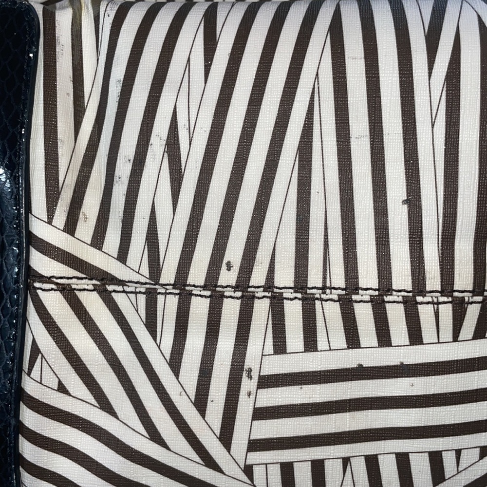 HENRI BENDEL disturbed stripe tote 🙀 - Picture 8 of 16